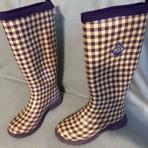 The Muck Women's Purple Checkered Rain Boots